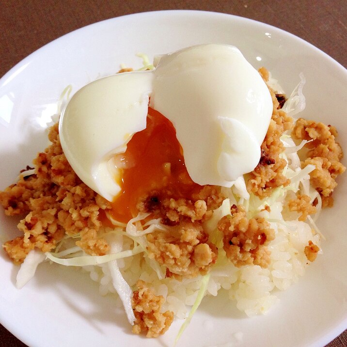 半熟卵で☆肉味噌キャベツ丼